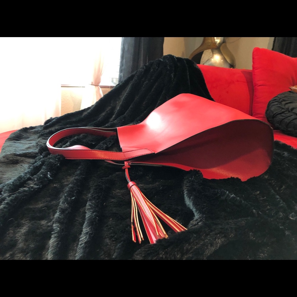 Totes - Picture 2 of 12